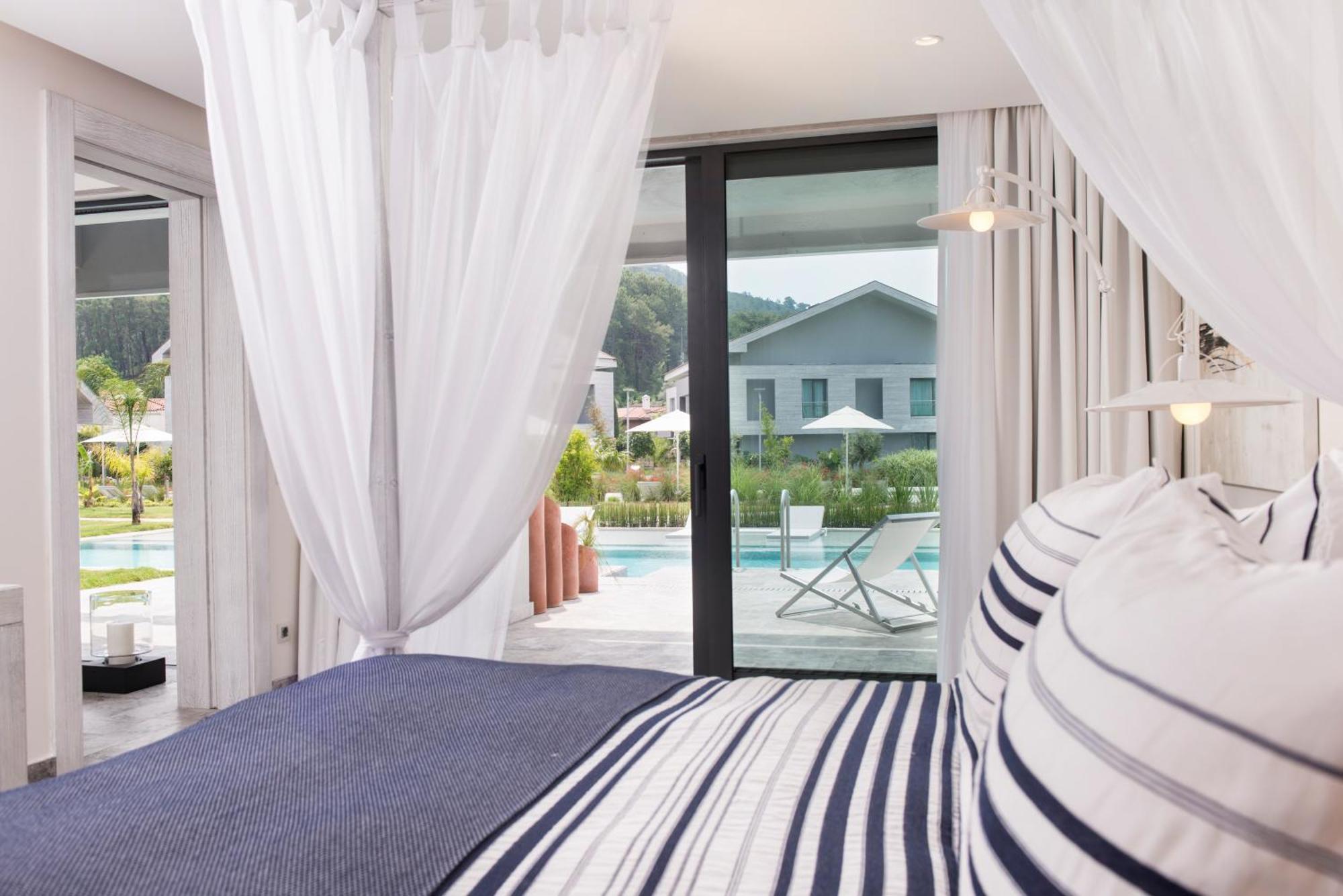 Deluxe Double Room Pool Access